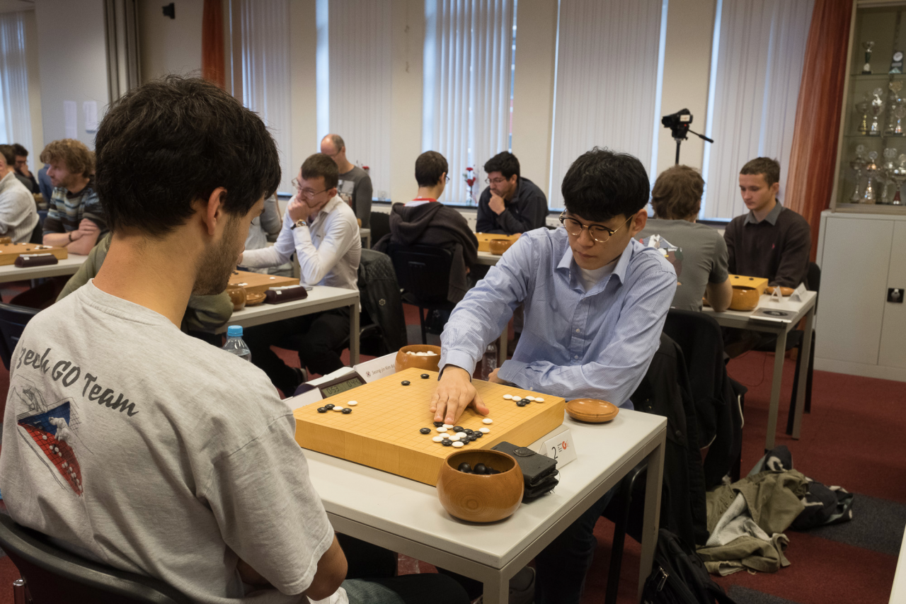 Round 3: Lukáš Podpěra 7d lost to Seong-jin Kim 8d by just 1,5 points